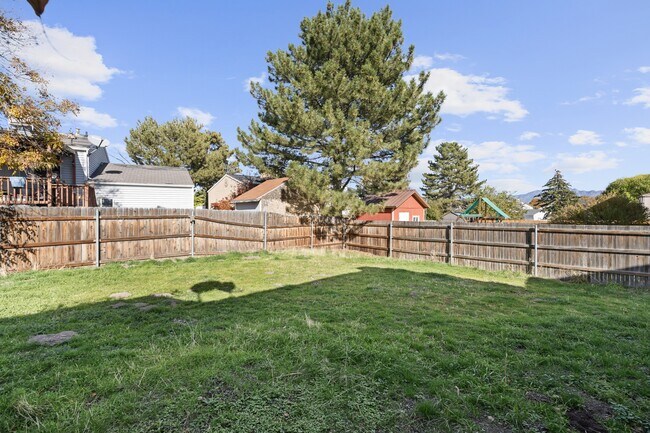 Building Photo - 5492 Lilac Ave