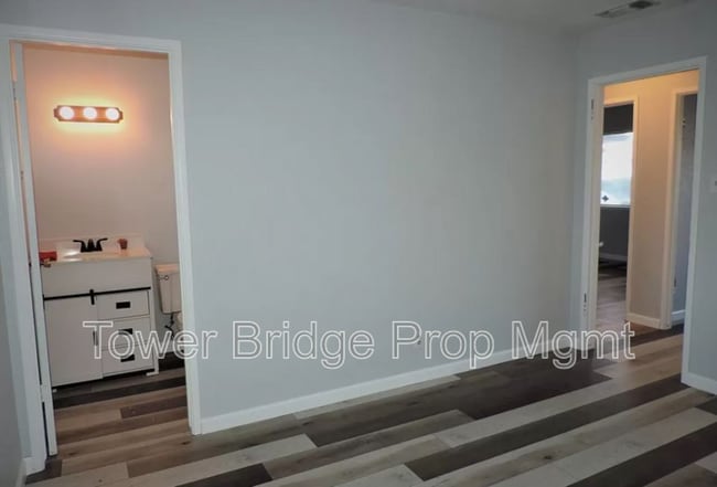 Building Photo - 10666 Van Stralen Way