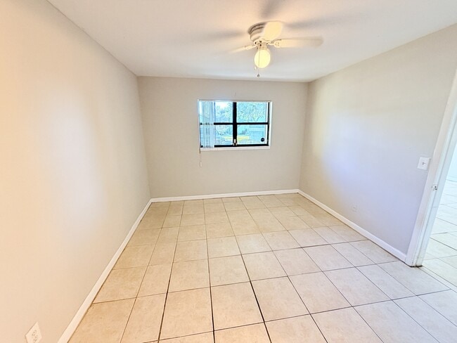 Building Photo - 4005 NW 87th Ave