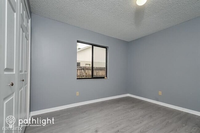 Building Photo - 4 br, 2 bath House - 3213 Stevenson Street...