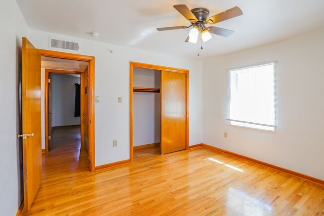 Building Photo - Roomy 3 Bedroom Home with Two Living Spaces