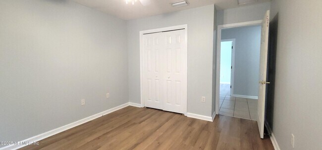 Building Photo - 12196 Nettlecreek Dr