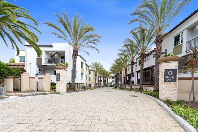 Building Photo - 983 Doheny Way