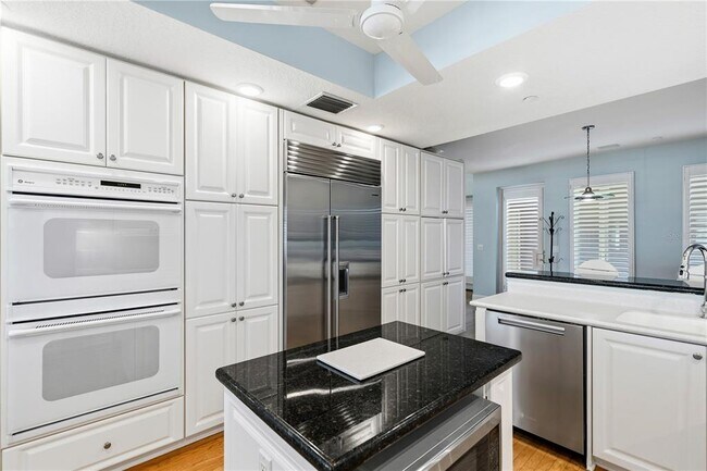 Building Photo - 515 5th Ave NE