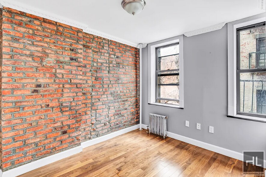 Building Photo - Mulberry Street