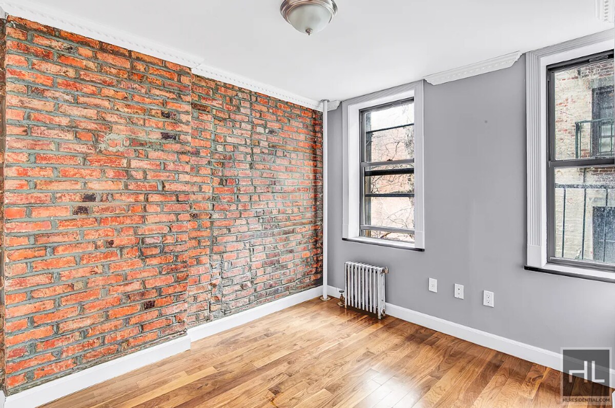 Building Photo - MULBERRY ST.