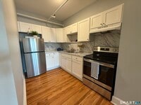 Building Photo - 187 Bank St