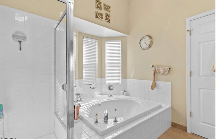 Building Photo - 14 Minuteman Ct