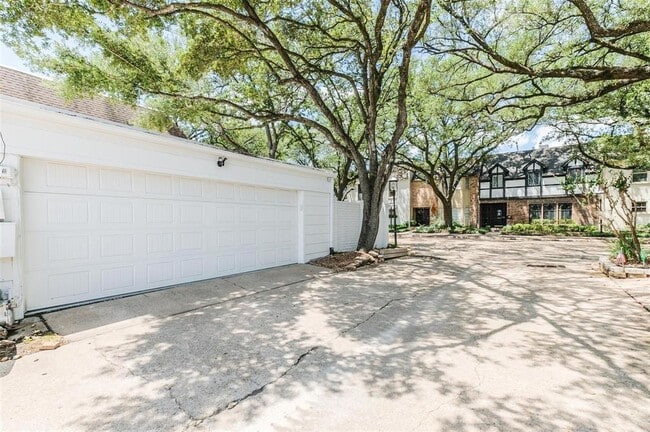 Building Photo - 8638 Oakford Dr