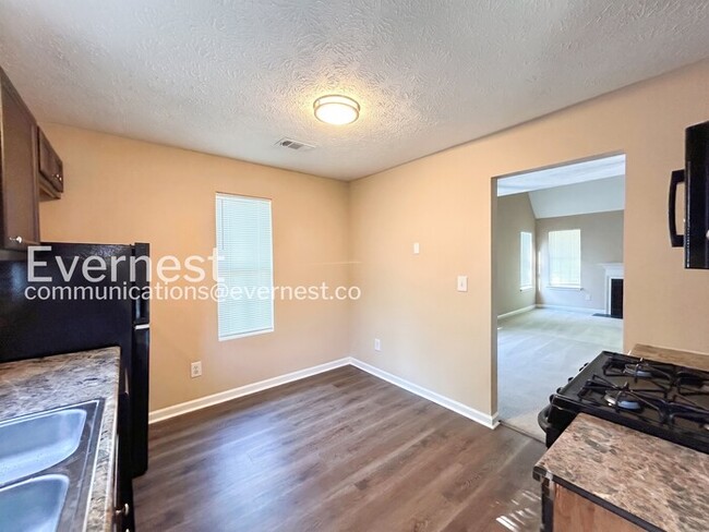 Building Photo - 6607 Ivy Log Dr SW