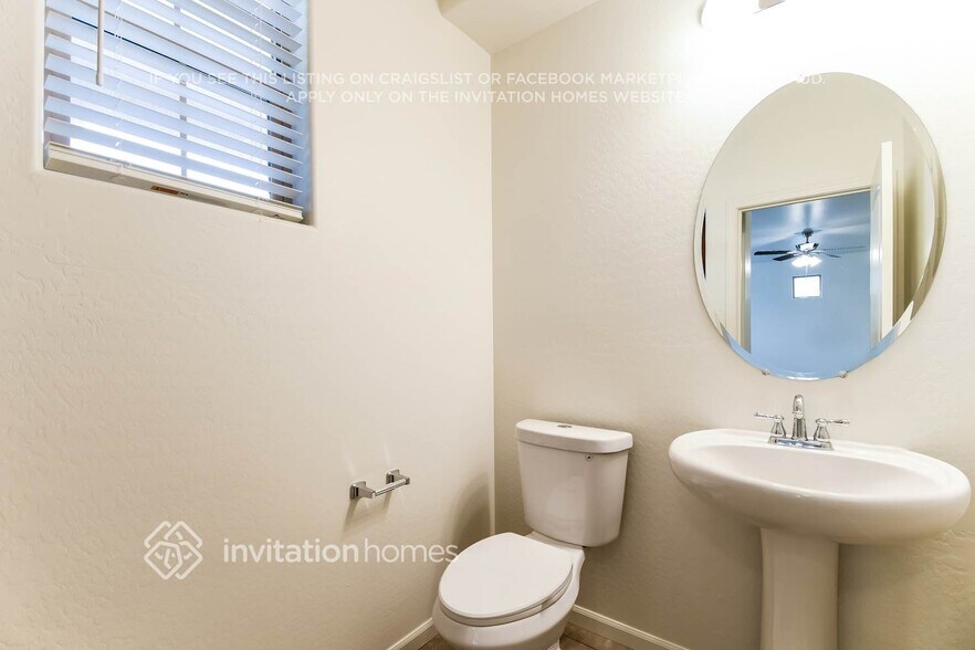 Building Photo - 1427 S Moccasin Trail