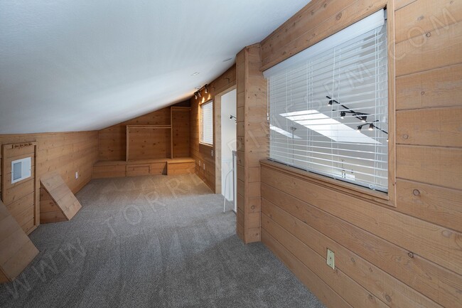 Building Photo - OPEN HOUSE: 12/13 1-2PM ~ 3BR Townhome with Garage, 1 BLOCK from Ocean!