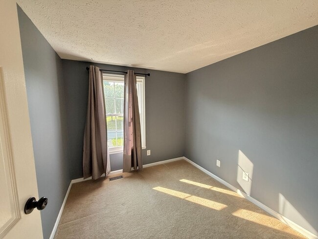 Building Photo - 4 bed house Gananda | HUGE OFFICE | GARAGE...