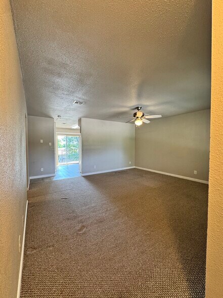 Living room - 211 W Cardinal Ln