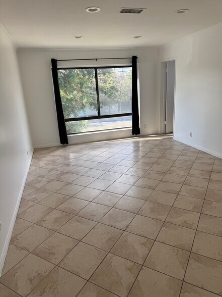 Building Photo - 4500 Whitsett Ave