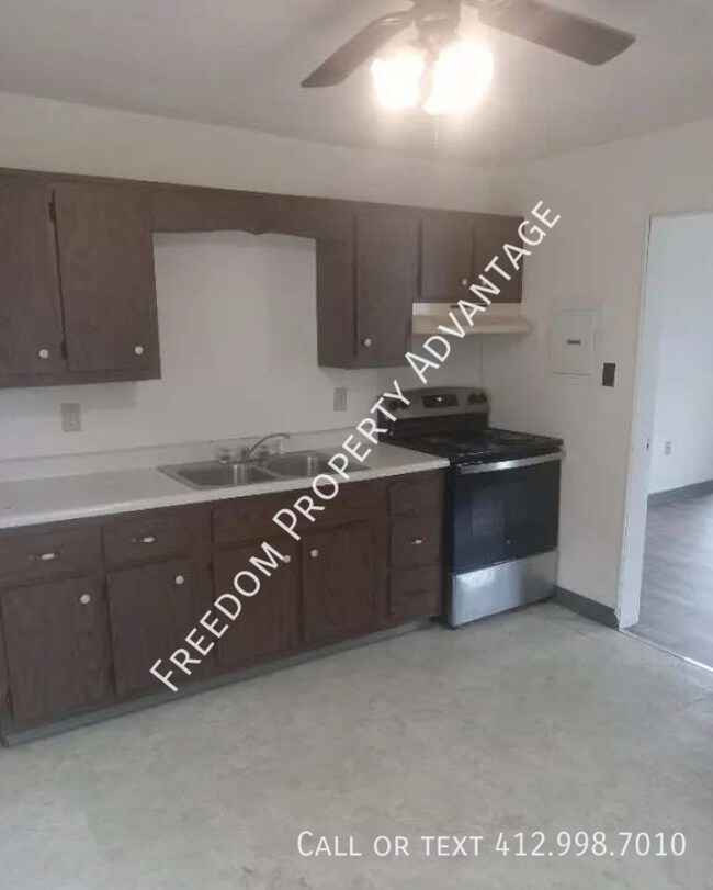 Building Photo - 1943 Broadway Ave