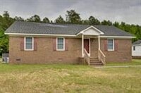 Building Photo - Brick 3 Bedroom 2 Bathroom Ranch