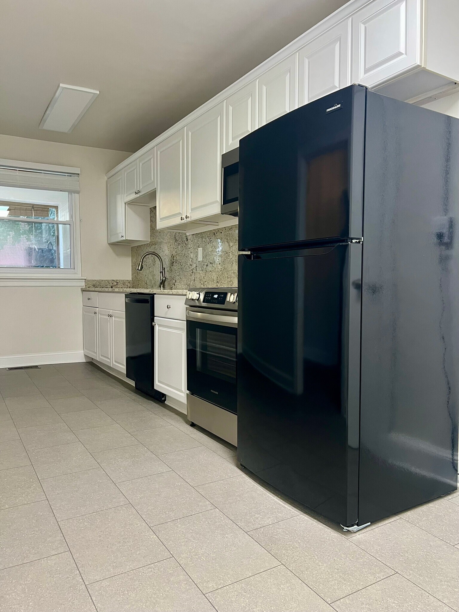 Building Photo - 3880 Peakland Pl