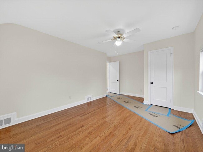 Building Photo - 10506 Lorain Ave