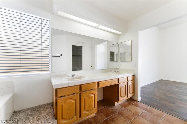 Building Photo - 15 Stone Cress Dr