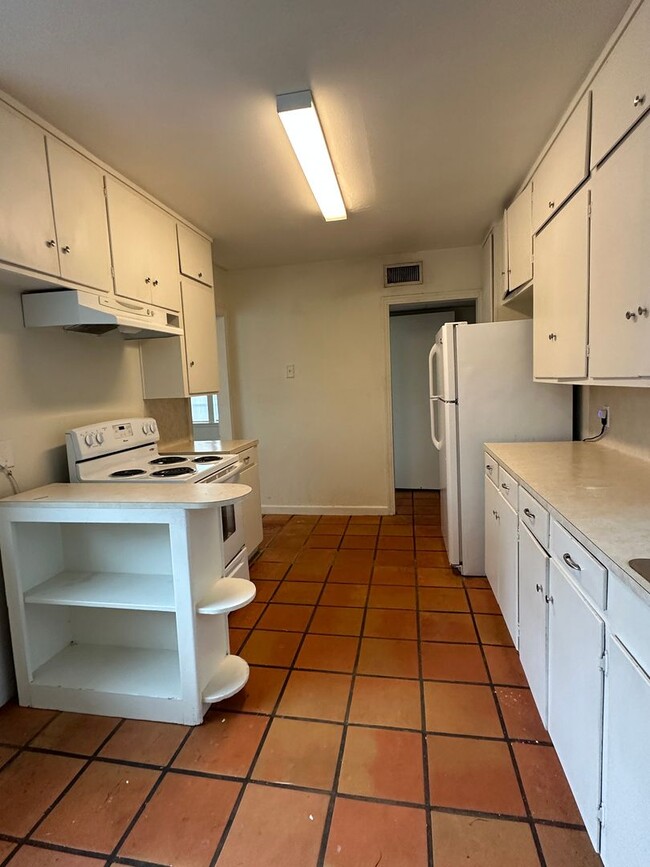Building Photo - Ready for move in