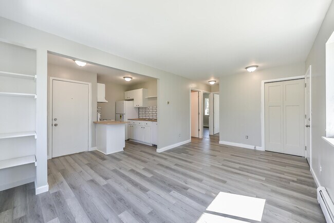 Building Photo - 9275 Brookside Dr