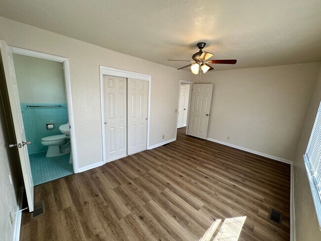 Building Photo - Versatile 3-bedroom, 1.5-bath Home Available in OKC!