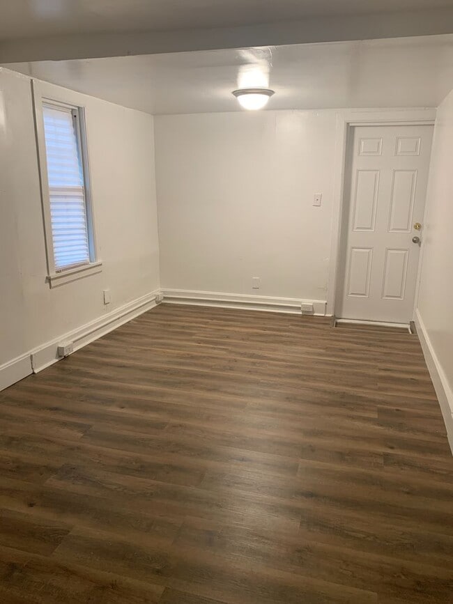 Building Photo - Video in Photos! Downtown York 2 Bedroom-1st Floor