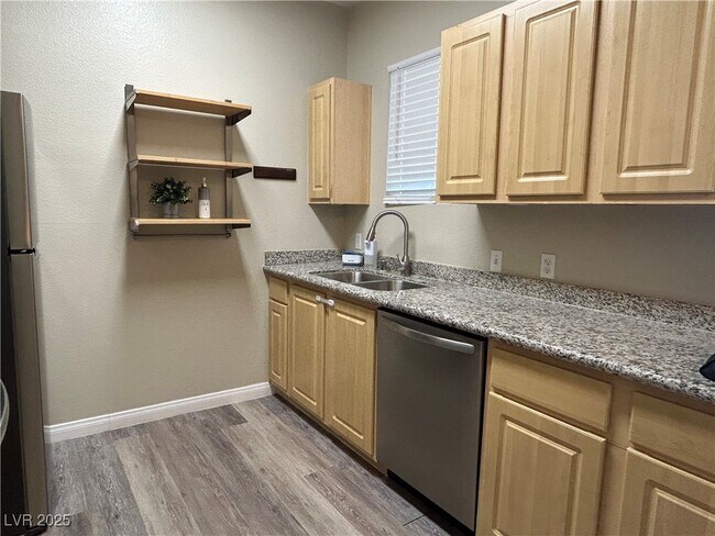 Building Photo - 6955 N Durango Dr