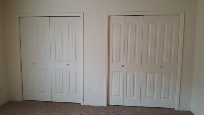 Building Photo - 925 S Meadow Ct