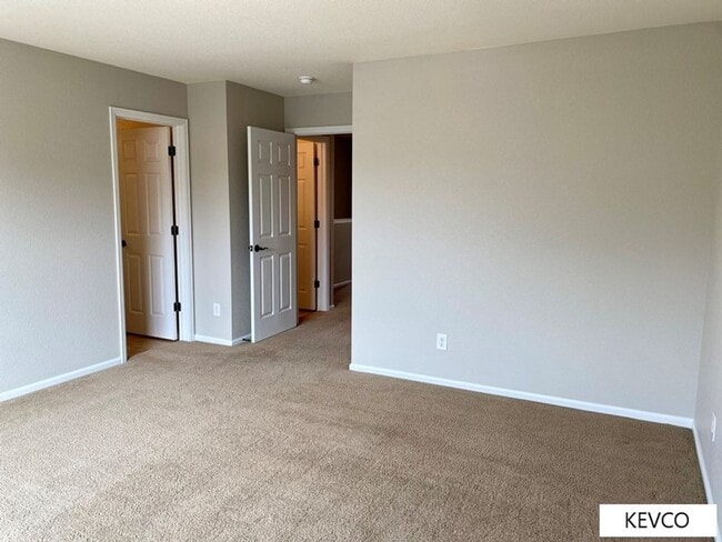 Building Photo - Bright, Comfortable Two Bedroom Townhouse!
