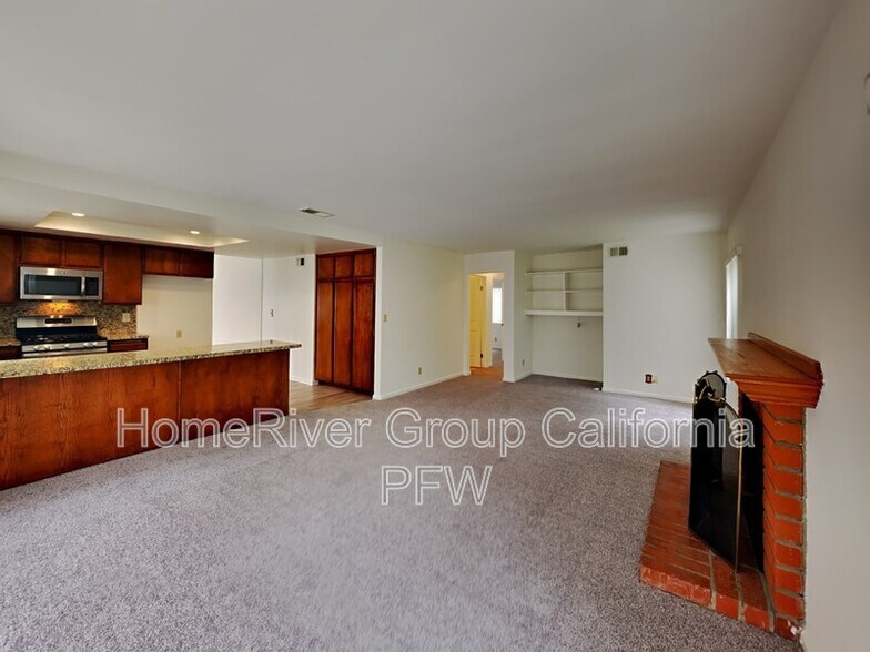 Building Photo - 3910 Coronado Cir
