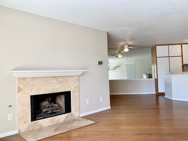 Building Photo - Fashion Hills 2 bedroom, 2 bath with 2 car garage!