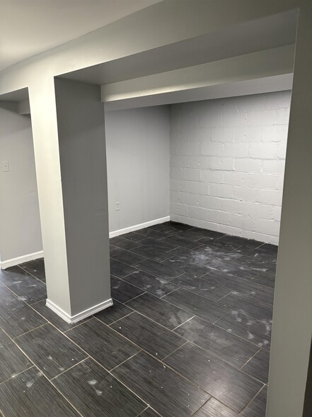 Building Photo - 579 Liberty Ave