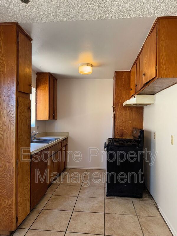 Building Photo - 2070 N Ventura Rd