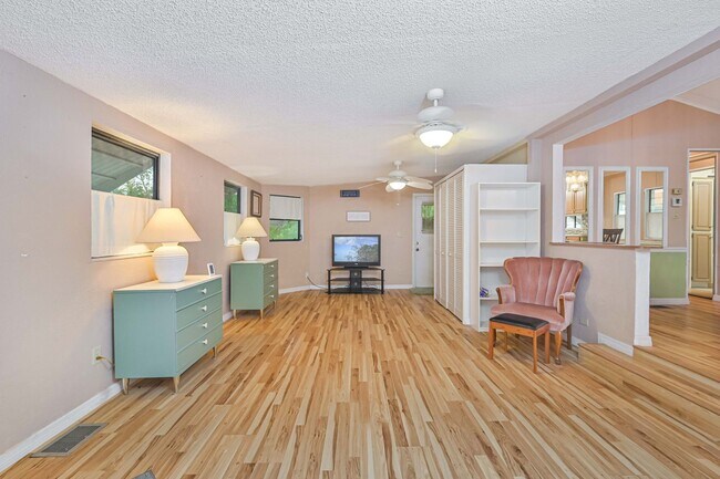Building Photo - NOW AVAILABLE - 1/1 Manufactured Home in Estero!