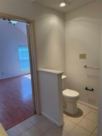 Building Photo - 5210 Manhassett Dr