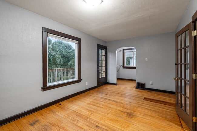 Building Photo - Cramer lower house