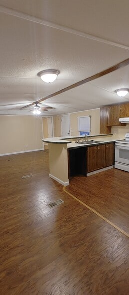 Building Photo - 853 Lovejoy Rd
