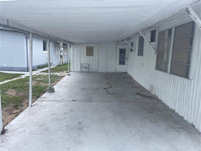 Building Photo - 2900 FL-17