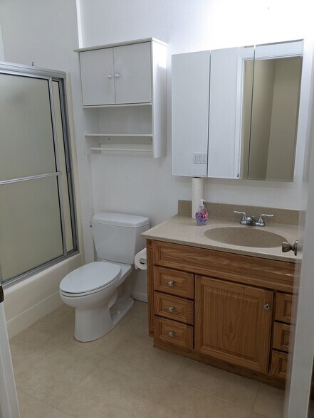 Building Photo - 12710 Lakeshore Dr