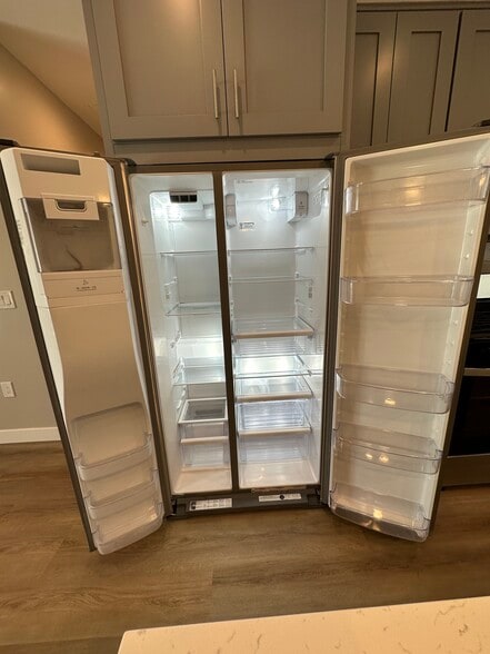 Building Photo - 8436 Oakdale Ave