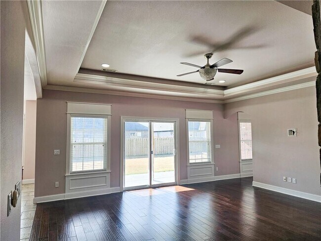 Building Photo - 2203 SW Tupelo Ave