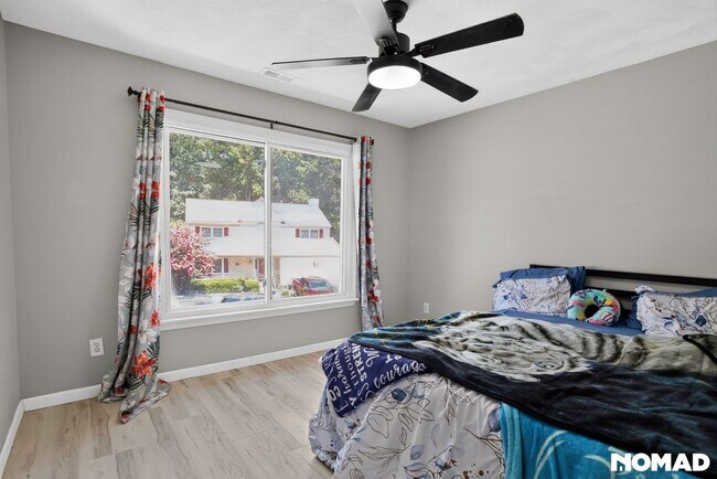 Building Photo - Spacious 4BR Condo in Newport News