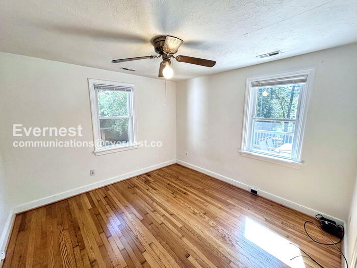 Building Photo - 5631 Swan Dr
