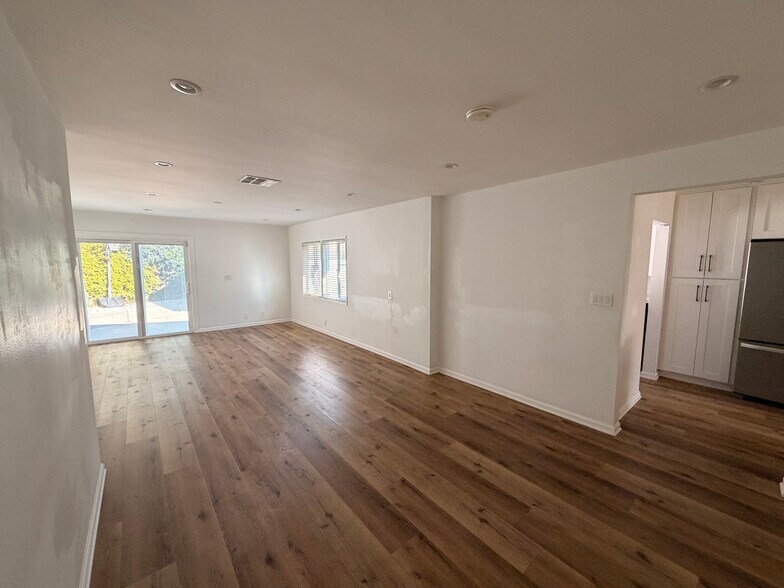 Building Photo - 5840 Allott Ave