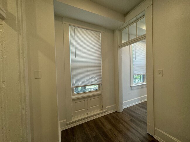 Building Photo - 7 Bed/3 Bath Mins. from UC Campus $750/pp ...