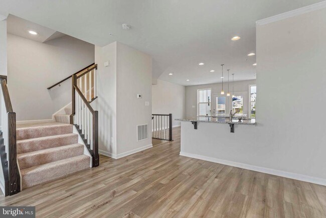 Building Photo - 5907 Garden Walk Dr