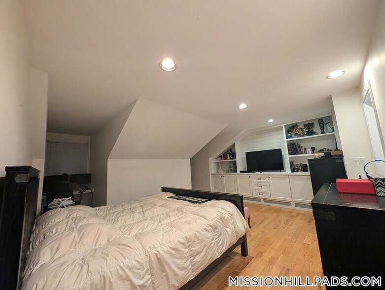 Building Photo - 45 Fort Ave