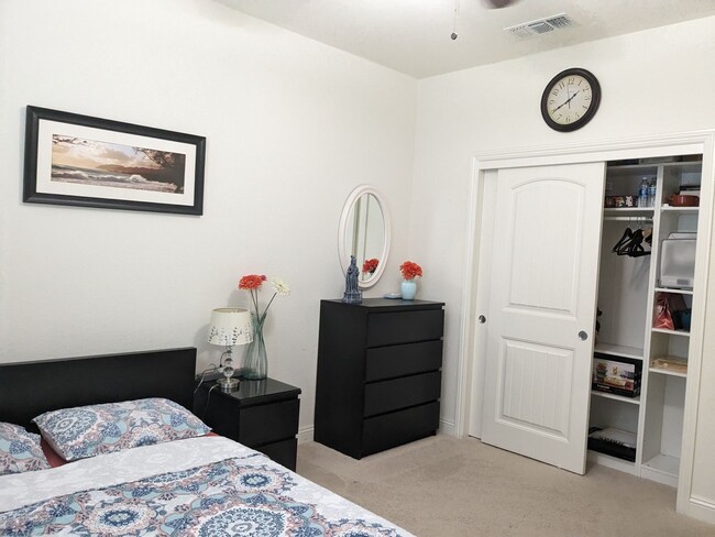 Building Photo - Lovely 4 Bedroom Blackstone Home